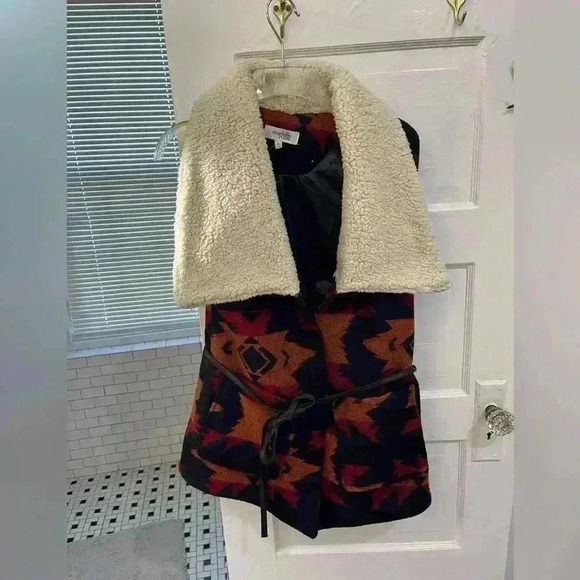 NWT Charlotte Russe fuzzy aztec double lined fall bubble vest size L - Picture 1 of 9